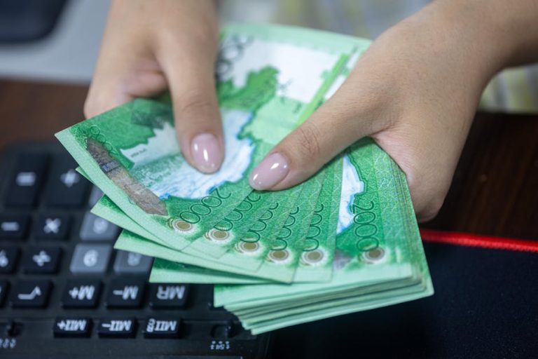 Карта с поддельным номером телефона: цели использования и возможные риски