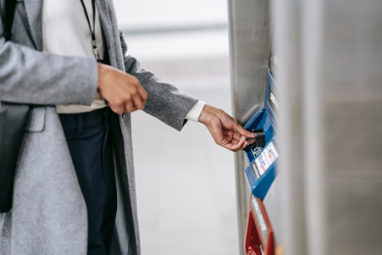 Карта для скрытых платежей на PayPal: как купить и что следует учитывать