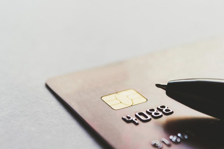 Покупка и продажа старых банковских карт новый тренд на рынке вторичных финансовых услуг