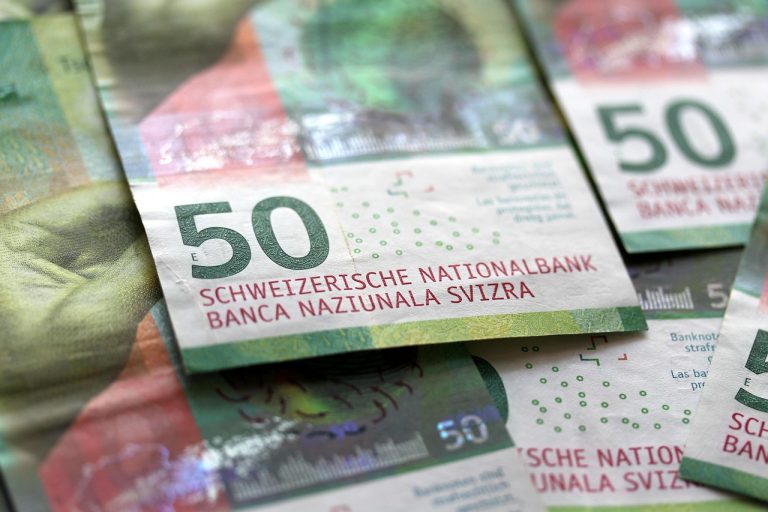 Можно ли получить банковскую карту без паспорта и как это сделать