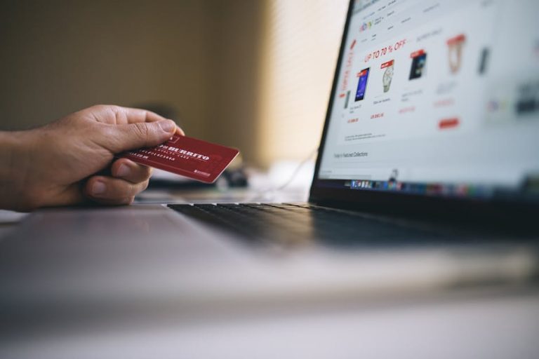 Футляры для банковских карт: виды и преимущества использования